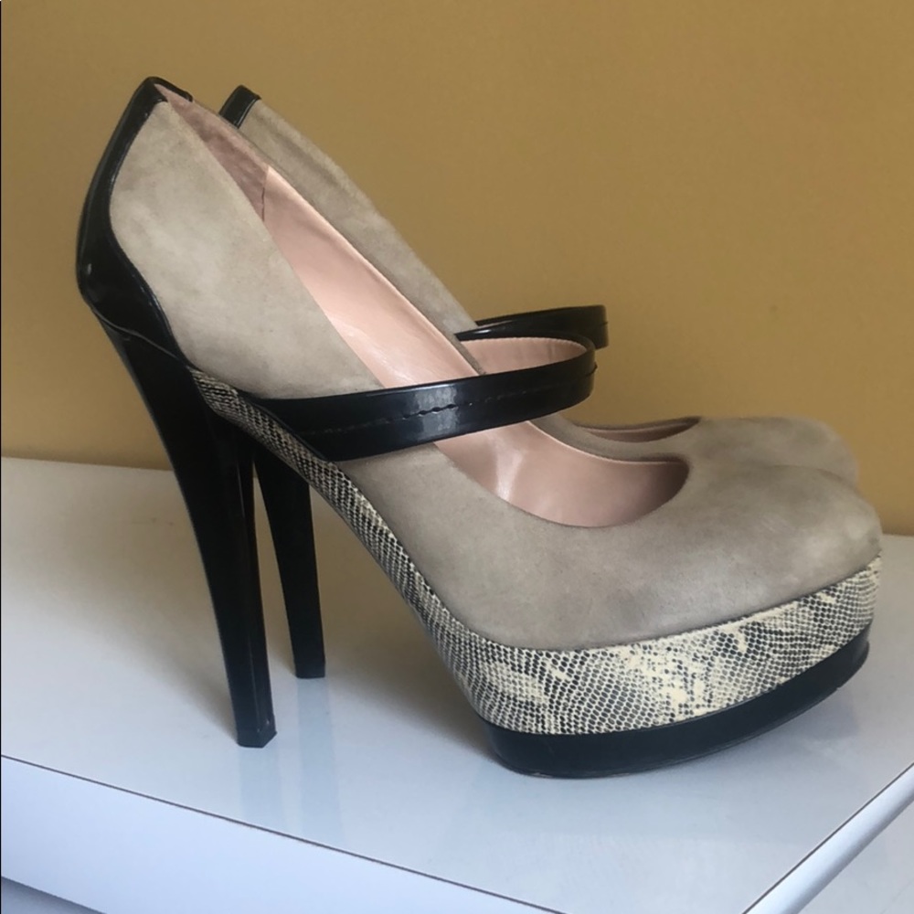 JESSICA SIMPSON Suede Black & Cream 6” pumps
